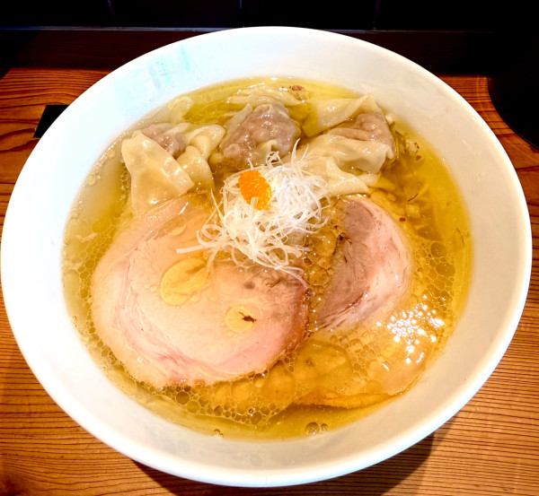 「わんたん塩らぁ麺！」@らぁ麺や ふぢとらの写真