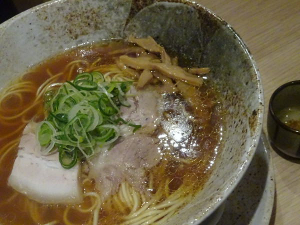 「芳醇鶏醤油そば　並　950円」@煮干そば・鶏そば 藍 茨城神立店の写真