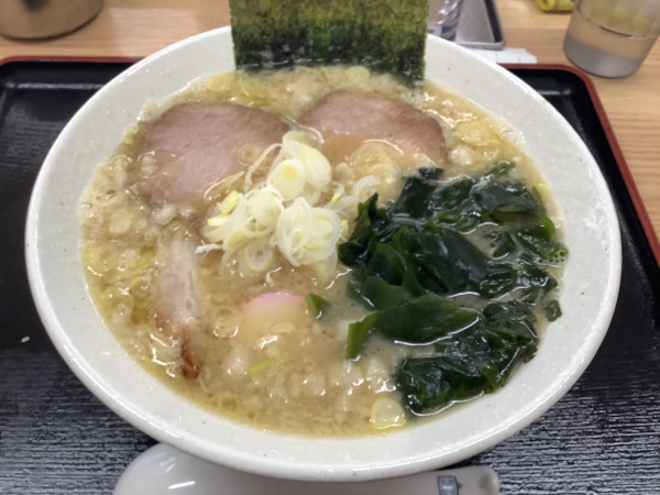 「チャーシューメン（細縮れ麺　豚骨）1350円」@中華そば 岩三郎の写真