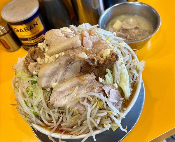 「大つけ味ラーメン ブタ増し トントロホワイト」@ラーメン二郎 八王子野猿街道店2の写真