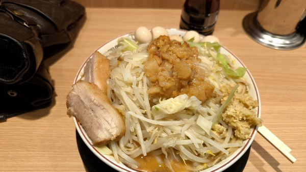 「大味噌山（野菜マシマシ、ショウガ、にんにく少なめ、アブラ）」@ラーメン豚山 相模大野店の写真