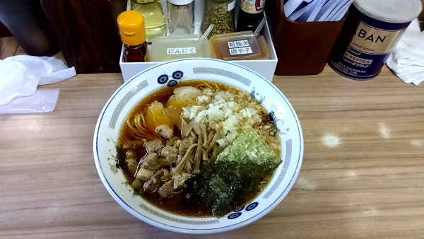 「醤油らーめん（８００円）＋角切りチャーシュー（１００円）」@らぁ麺 つねの写真