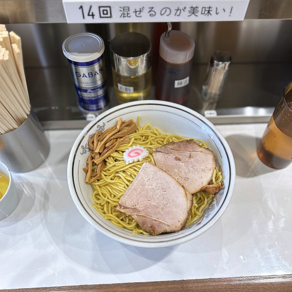 「油そば＋肉増し＋生卵」@田町油そばセンターの写真