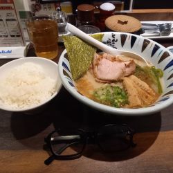 七志ラーメン・半ライスセット