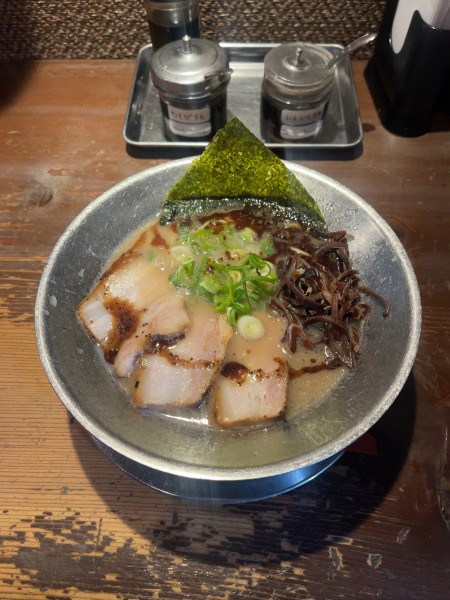 「とんこつらーめん黒（1000円）」@らーめん 極 本店の写真