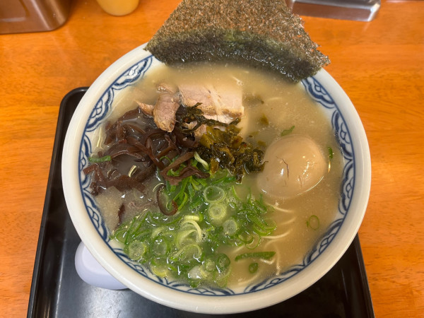 「由丸ラーメン＋替え玉×3」@由丸製麺所の写真