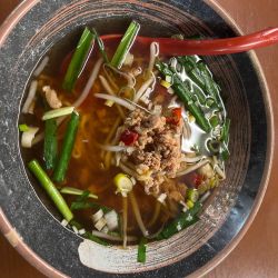 台湾ラーメン748円