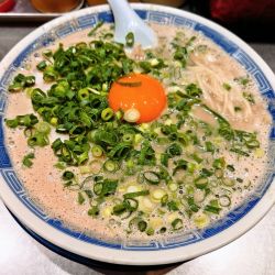 まるちゃん熟成豚骨＋替玉１玉無料