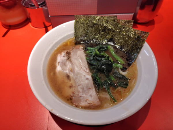 「ラーメン（麺半分）」@横浜家系らーめん 山崎家の写真