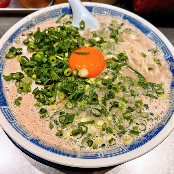 「まるちゃん熟成豚骨＋替玉１玉無料」@箕輪家 中野旗艦店の写真