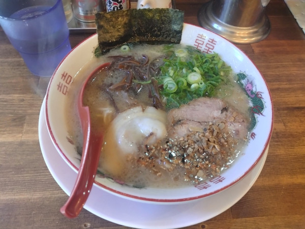 「熊本玉名ラーメン980-」@濃厚豚骨 くまめん 神田店の写真