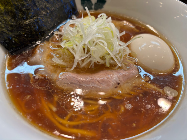 「味玉醤油らぁめん（1150円）」@らぁめんかじの葉の写真