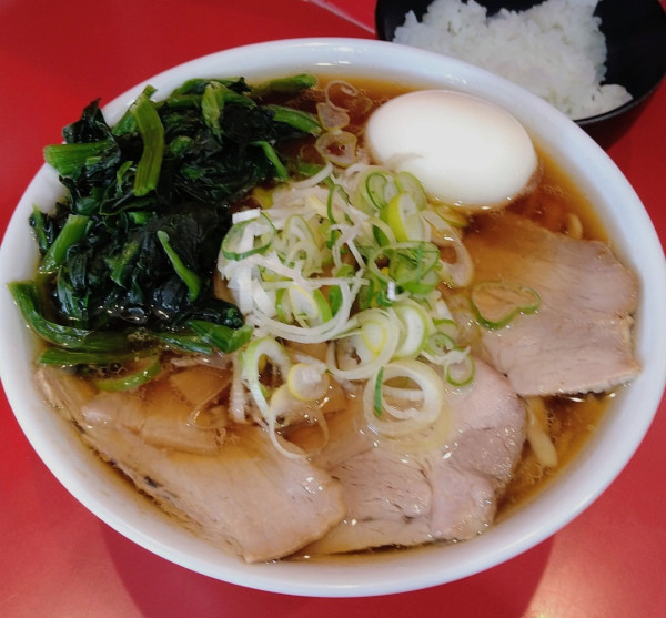 「きりちゃんらーめん+ほうれん草､味玉」@麺屋 桐龍 久喜店の写真