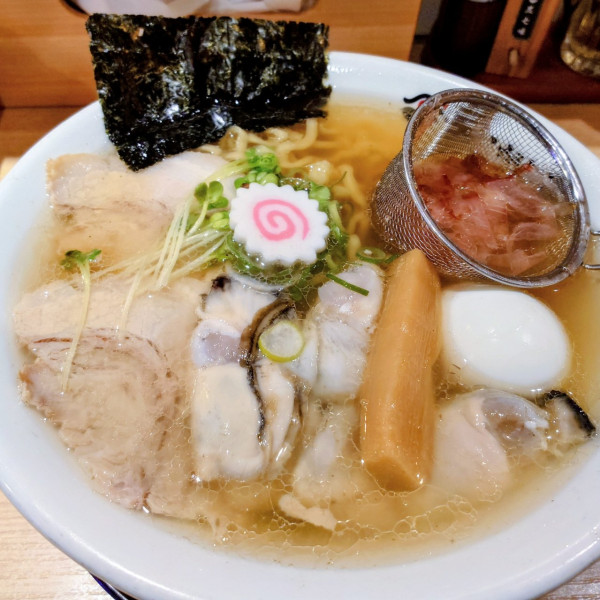 「かきラーメン 追いかつお+貝だし」@鮨とラーメン うおがしや 新橋店の写真