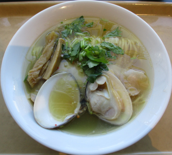 「＜らぁめん登里勝＞大はまぐり塩らぁめん　1380円」@POPUPラーメン 東京ミッドタウン八重洲店の写真