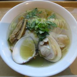 ＜らぁめん登里勝＞大はまぐり塩らぁめん　1380円