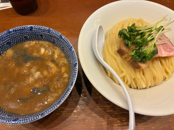 「煮干つけ麺　大盛　1100円」@麺や百日紅の写真