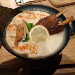 焼き豚足らーめん+肉追加