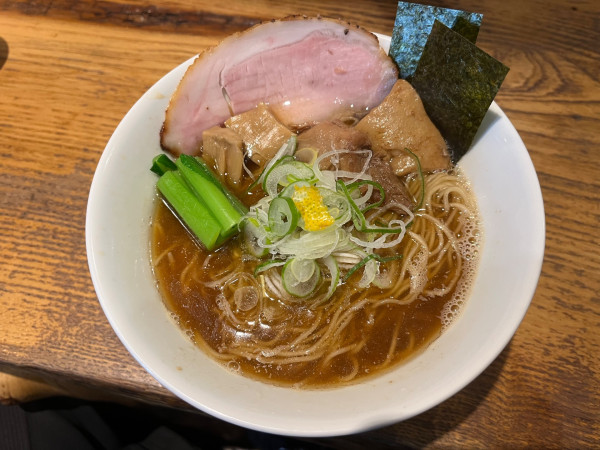 「醤油中華そば＋大盛り」@中華そば べぃしっくの写真