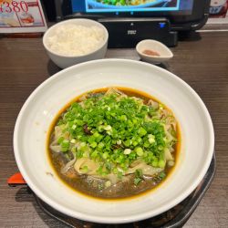 黒ゴマ汁なし担担麺