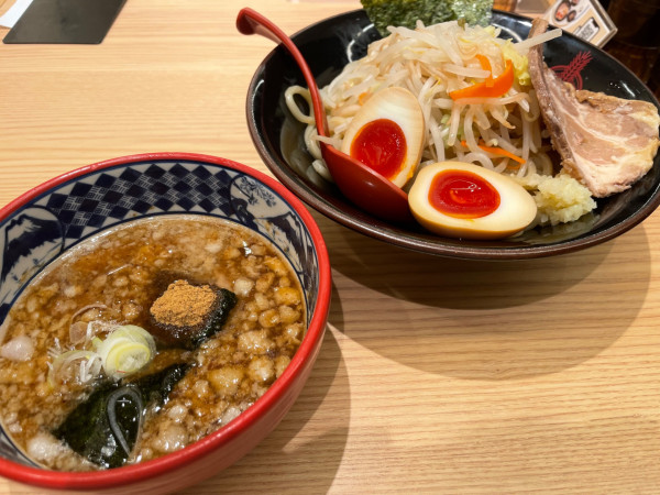 「帰ってきた背脂つけ麺（限定）」@つけ麺専門店 三田製麺所 八幡山店の写真