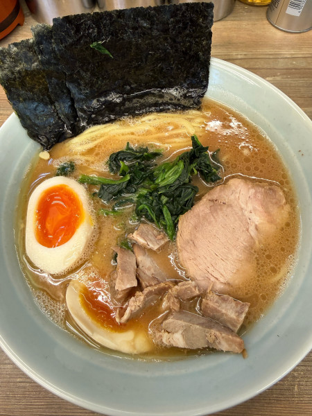 「ラーメン並」@横浜らーめん 渡来武の写真