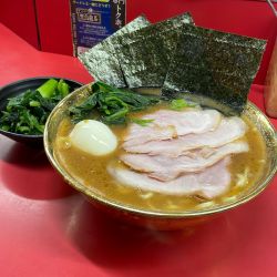チャーシュー麺　中盛り　青菜