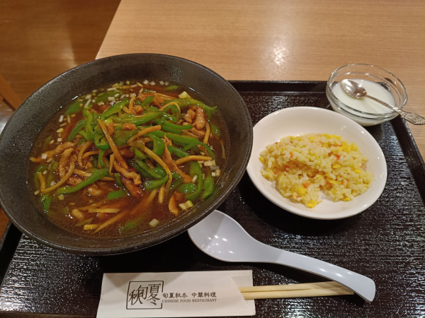「チンジャオロース麺+ミニ炒飯　　1200円」@旬夏秋冬の写真