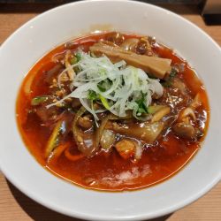 酸辣湯麺900円