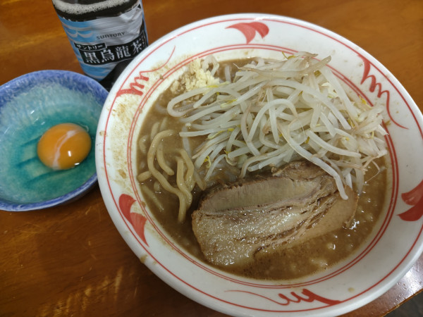 「みそラーメン（麺少なめニンニク少なめ）1040円 生卵70円」@ラーメン 龍郎の写真
