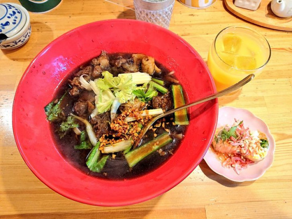 「牛肉ラーメンセット」@ガパオ専門店の写真