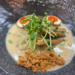 牛骨白湯味玉ラーメン