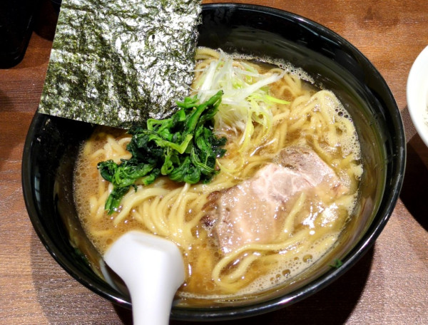 「豚骨醤油らーめん」@家系らーめん 金井家の写真