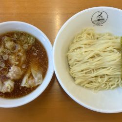 醤油ワンタンつけ麺1050円