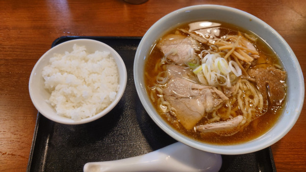 「あっさり中華そば ¥790 + サービスライス」@中華そば屋 日々是 北与野店の写真