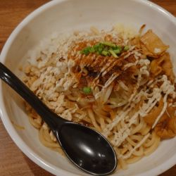 焦がしらー油まぜそば 辛さ普通ニンニクペッパーマヨ¥980