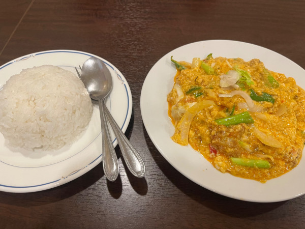 「プーニムパッポンカリー＋カオホムマリ（ジャスミンライス）」@バーン・タムの写真