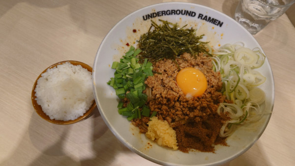 「辛まぜそば にんにくあり ¥1,050 + 追い飯 ¥50」@UNDERGROUND RAMEN 頑者 コクーンシティさいたま新都心店の写真