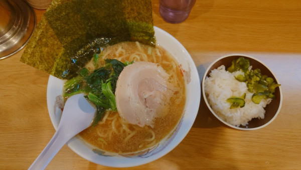「ラーメン（並）¥800 + 半ライス ¥100」@たかさご家 関内店の写真