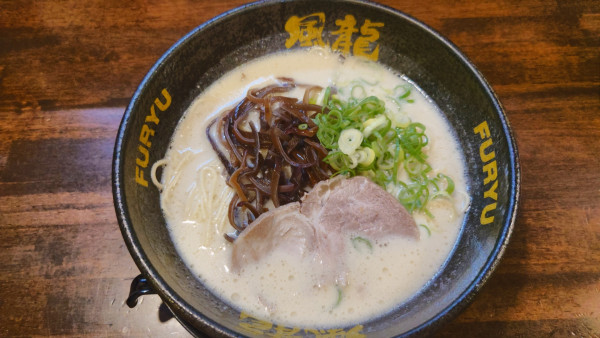 「ラーメン ¥750」@とんこつラーメン 博多風龍 大宮東口駅前店の写真