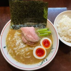豚骨醤油ラーメン+味玉+海苔5枚+ライス(¥1,380)