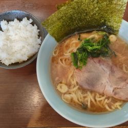ラーメン並 ¥900 + ライス ¥130