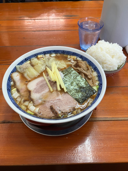 「醤油ワンタン麺中　チャーシュー　ライス」@中華そば 亀喜屋の写真