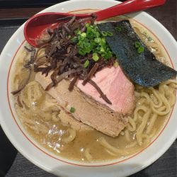 中盛ラーメン ［濃厚豚骨太麺］ライス