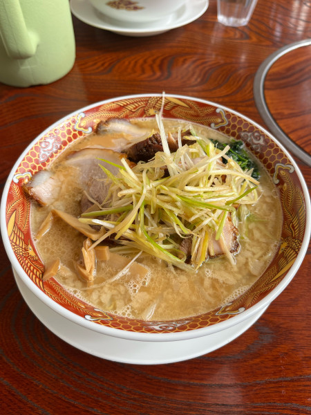「背脂醤油ネギらーめん」@自家製手もみ麺 ラーメン赤松の写真