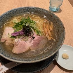 淡麗煮干しそば950円