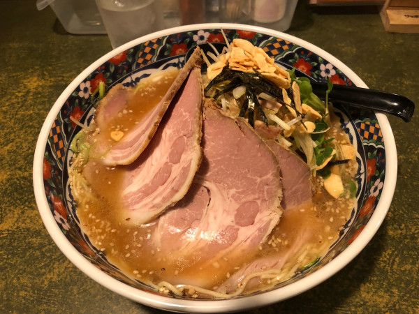 「ネギチャーシュー麺（1,400円）揚げニンニク（サービス）」@らーめん 華月の写真