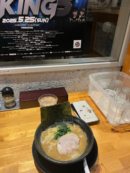 「ラーメン並、硬濃」@濃厚とんこつラーメン むしゃむしゃの写真