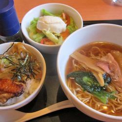 ミニ中華麺＋ミニ照焼丼　979円