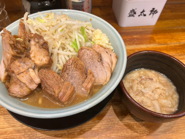 「中盛チャーシュー麺W(全マシアブラマシマシ別皿)」@ラーメン盛太郎の写真